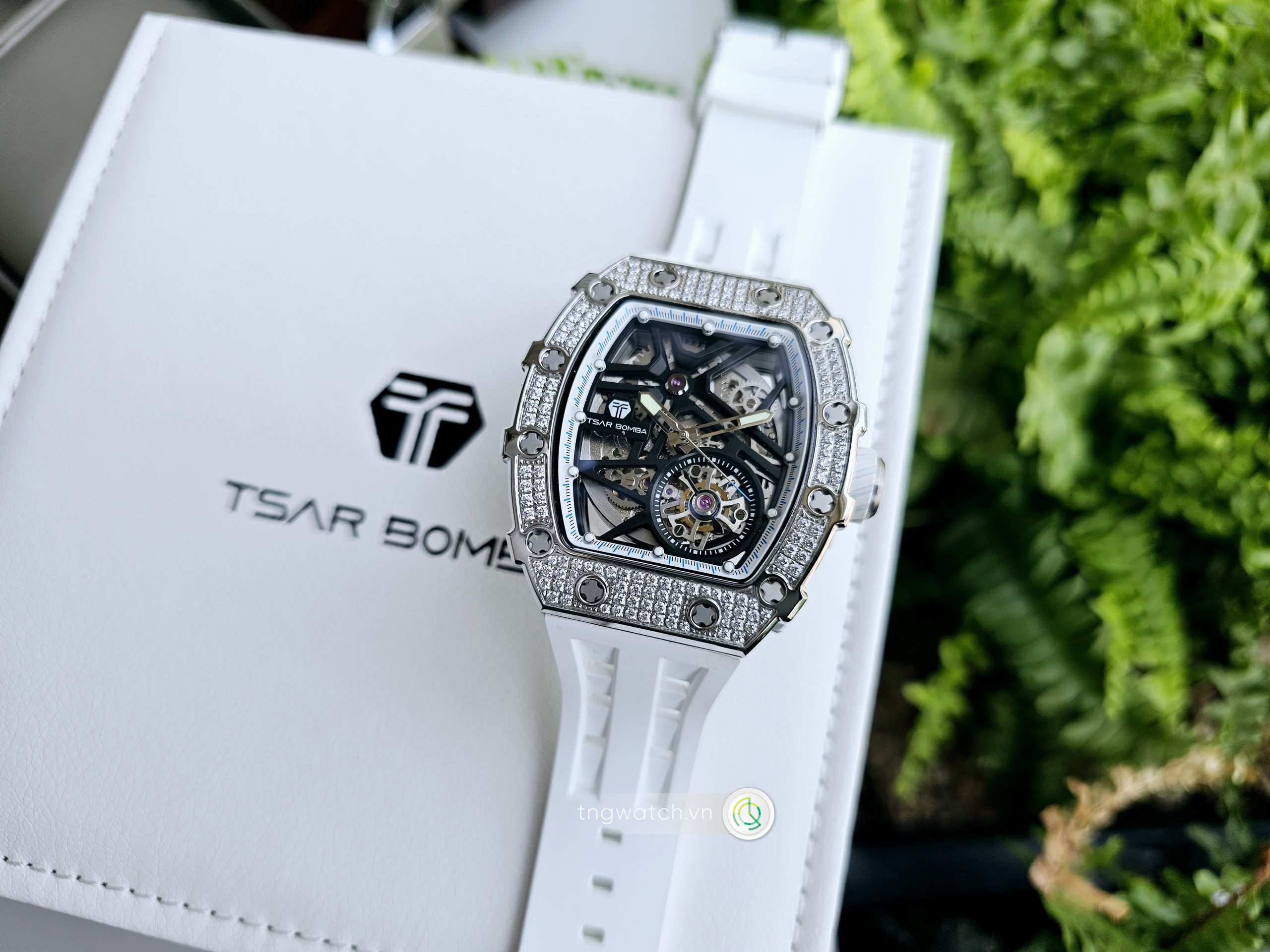 Đồng hồ Tsar Bomba Cubic Zirconia Like Diamond TB8209D-SW